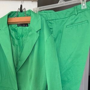 New York & Company Bright Green Women's Blazer and Shorts Set!! Size XL/16.